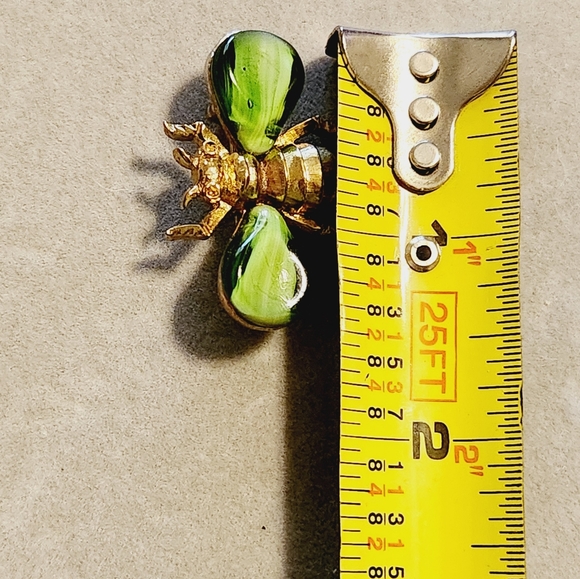 RARE Vintage Gold Tone J.J Jonette 3D Bee Insect Brooch Pin Green Art Glass Wing - Picture 7 of 7